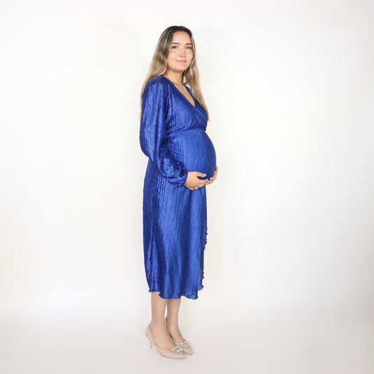 Vestido de maternidad Ursula midi azul rey corrugado manga larga