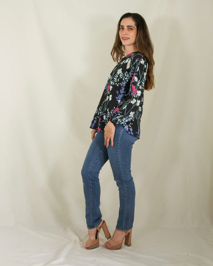 Blusa de lactancia, Ruth negra flores blancas