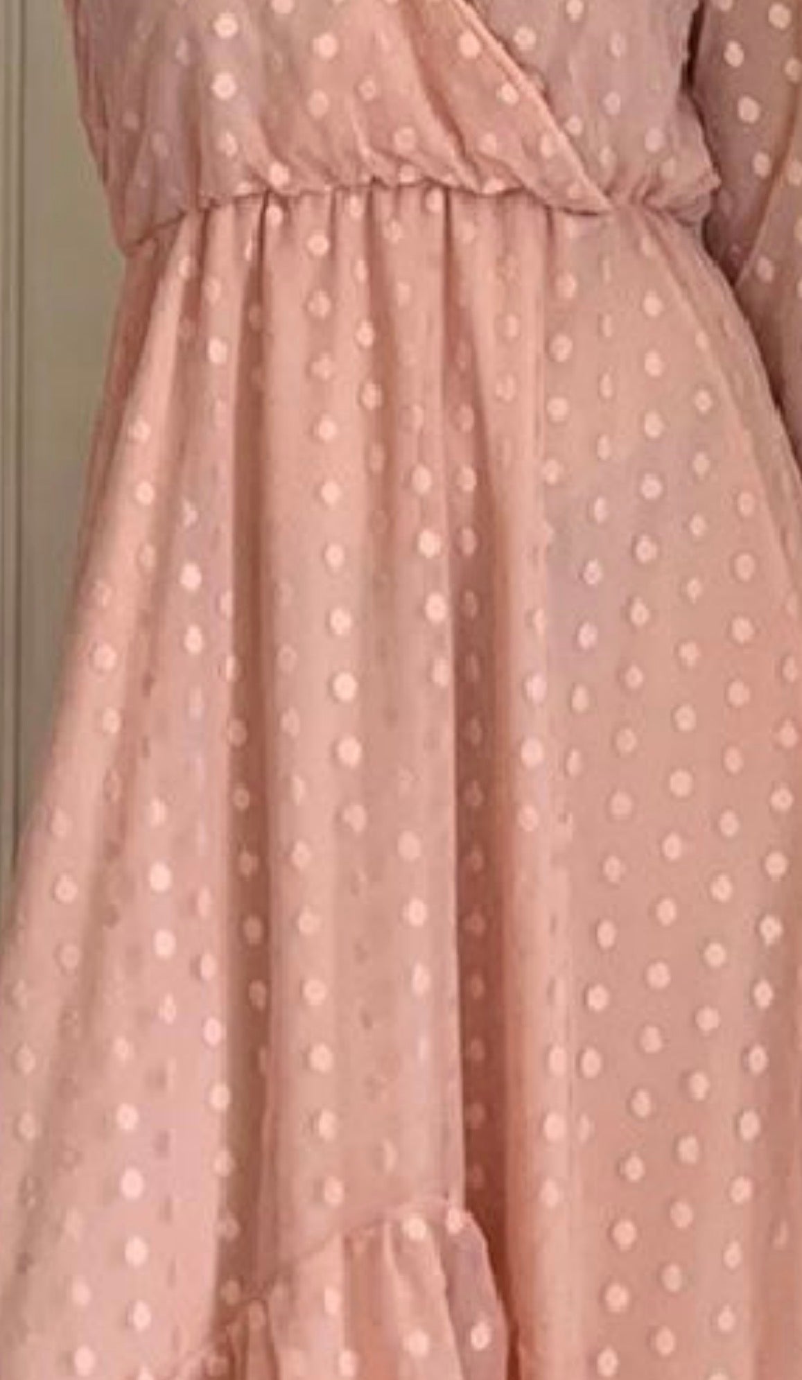 Tela rosa bolitas