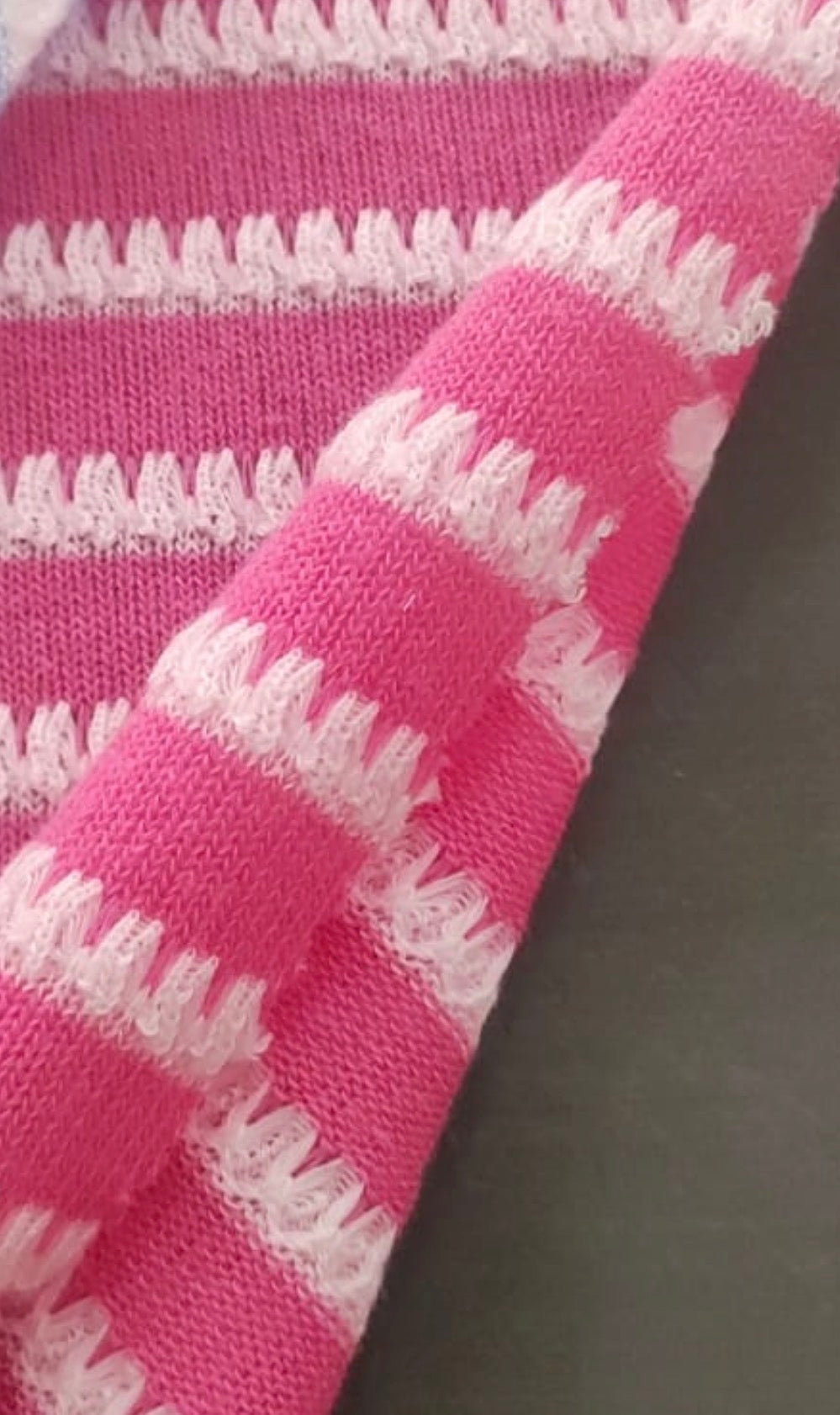 Tela rosa con blanco rayitas