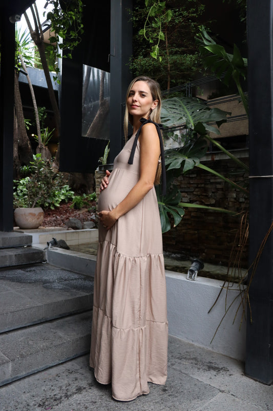 Vestido de maternidad Dalia beige tirantes negros