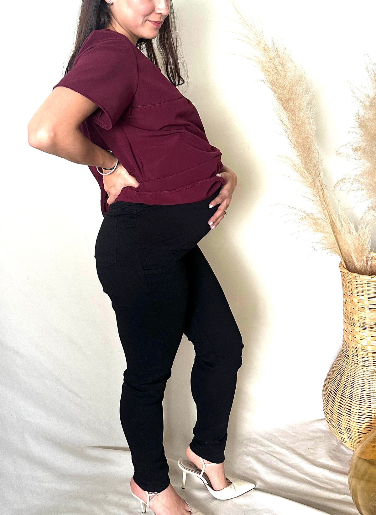 Pantalón mezclilla de maternidad oscuro