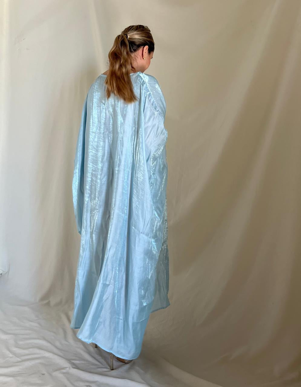 Vestido de maternidad, azul cielo satinado CH (pieza única)