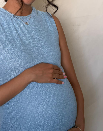 Vestido de maternidad Leslie, azul cielo metálico