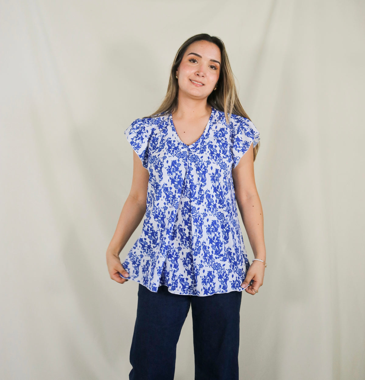 Blusa de lactancia/maternidad, blanco flores azules
