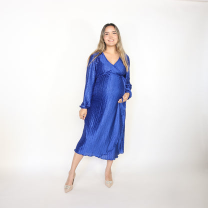 Vestido de maternidad Ursula midi azul rey corrugado manga larga