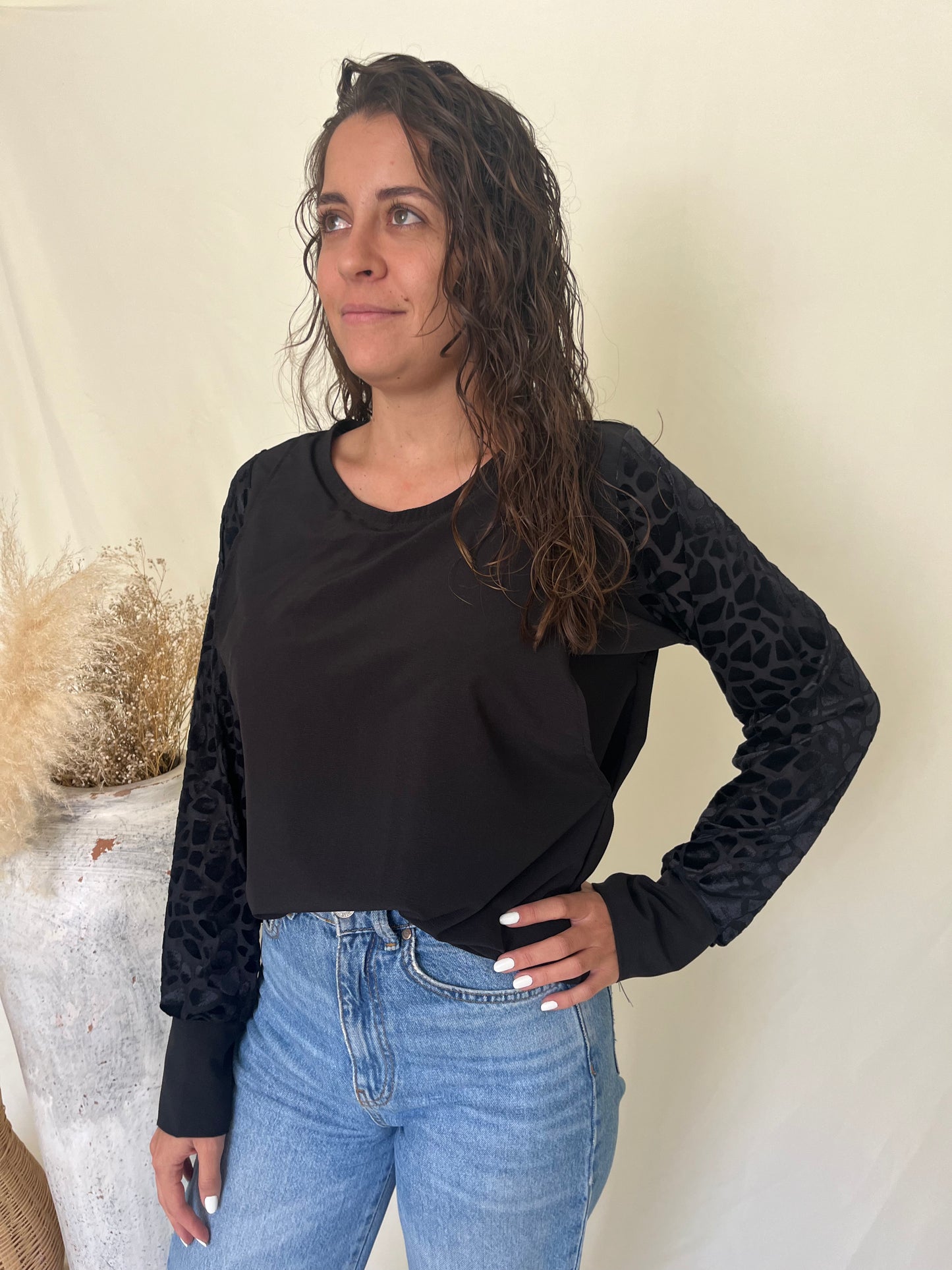 Breastfeeding Blouse, Daniela Negra velvet arms